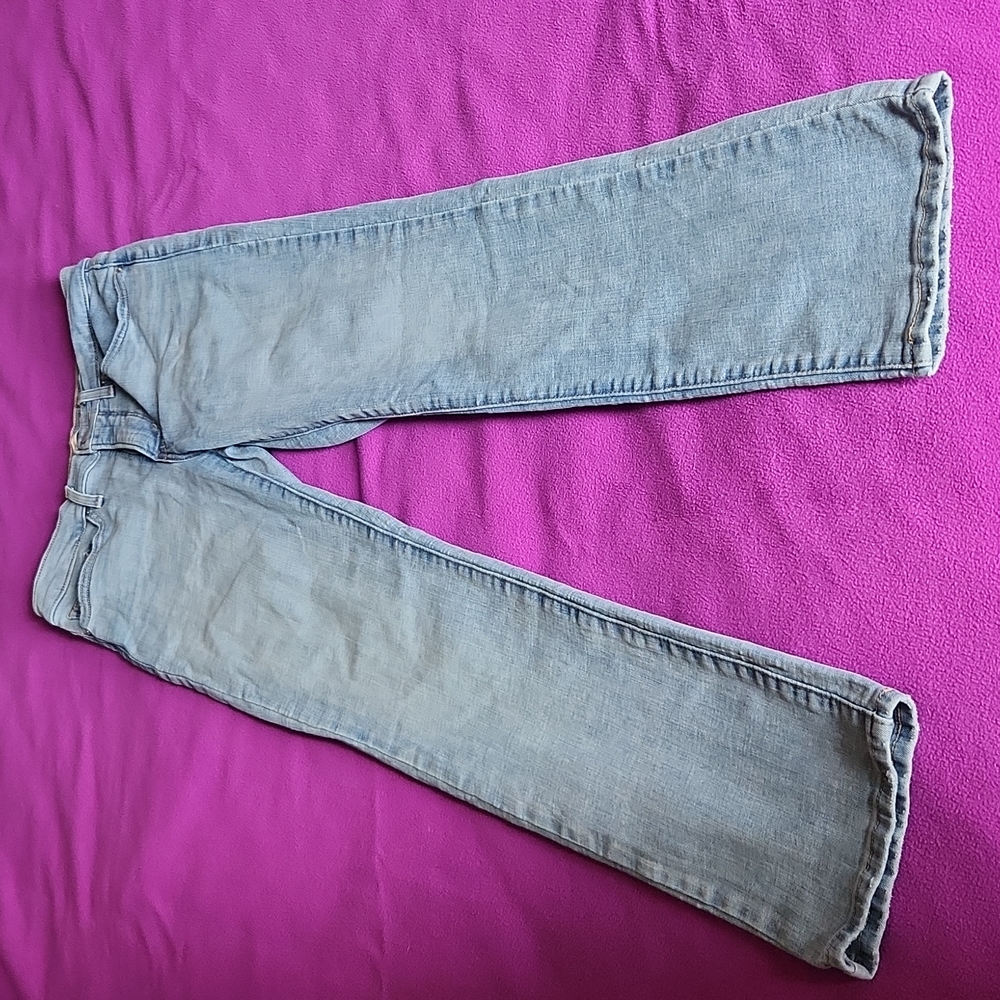 Jeans. Misses. Levi Strauss & Co. W27 L28. Light Wash.